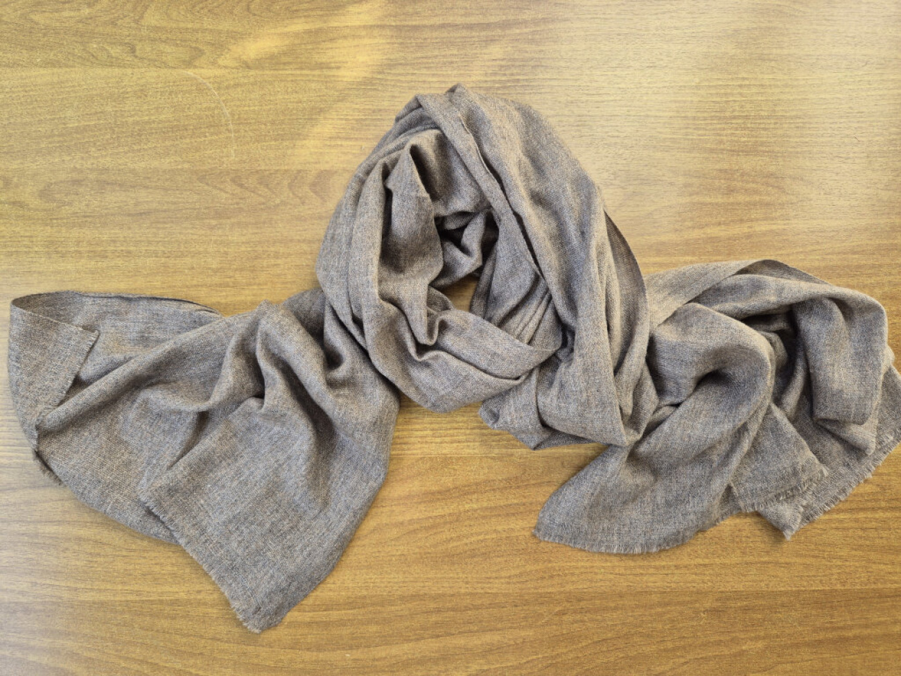 Thinlight-Schal – Farbe Taupegrau